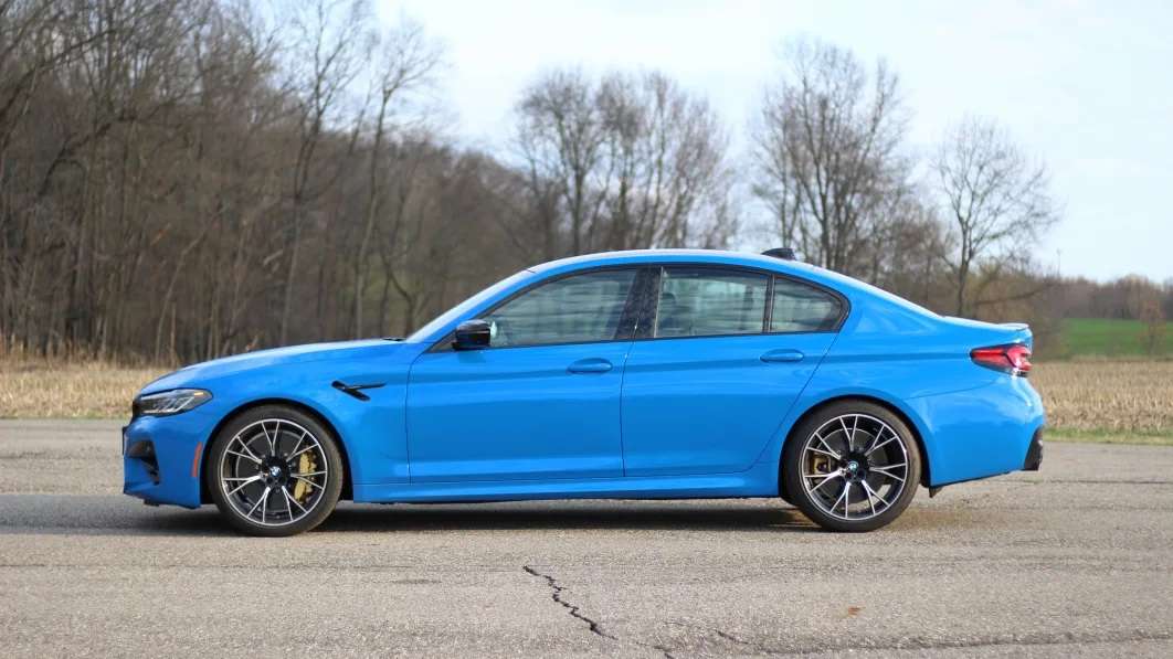 BMW 8기통 VS 삼각별 6기통   썸네일