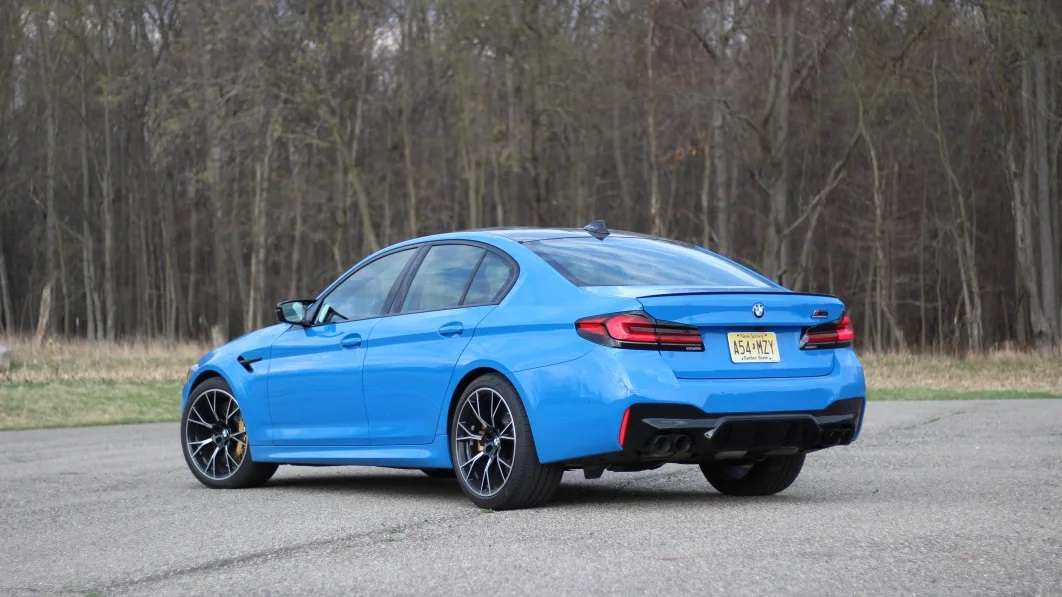 BMW 8기통 VS 삼각별 6기통   썸네일