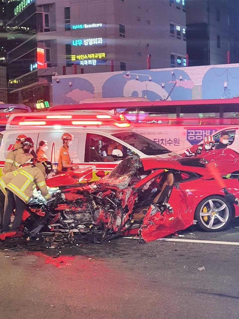 어제자 강남역 페라리 교통사고 썸네일