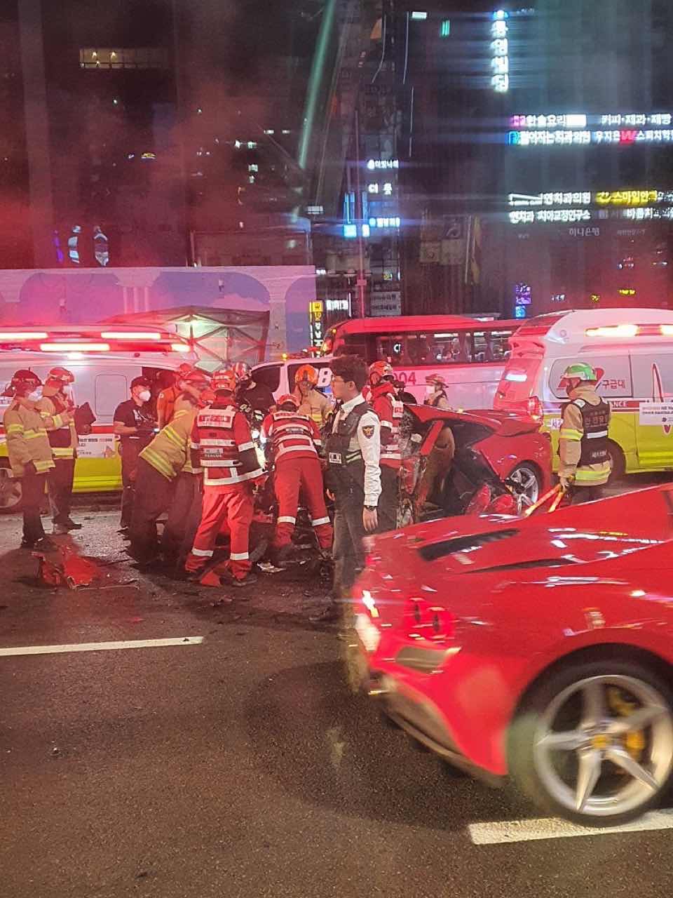 어제자 강남역 페라리 교통사고 썸네일