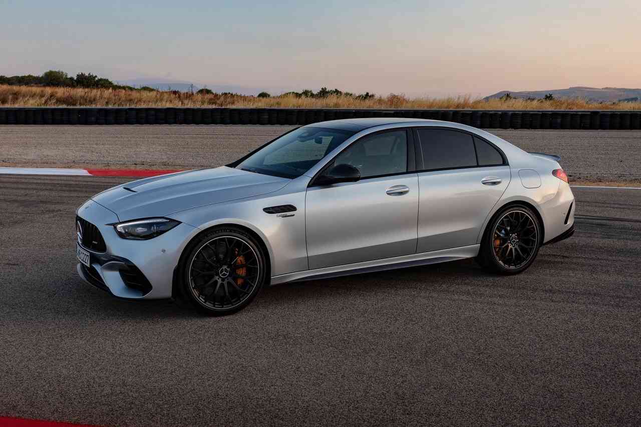 2023 메르세데스 벤츠 AMG C 63 S 퍼포먼스 썸네일