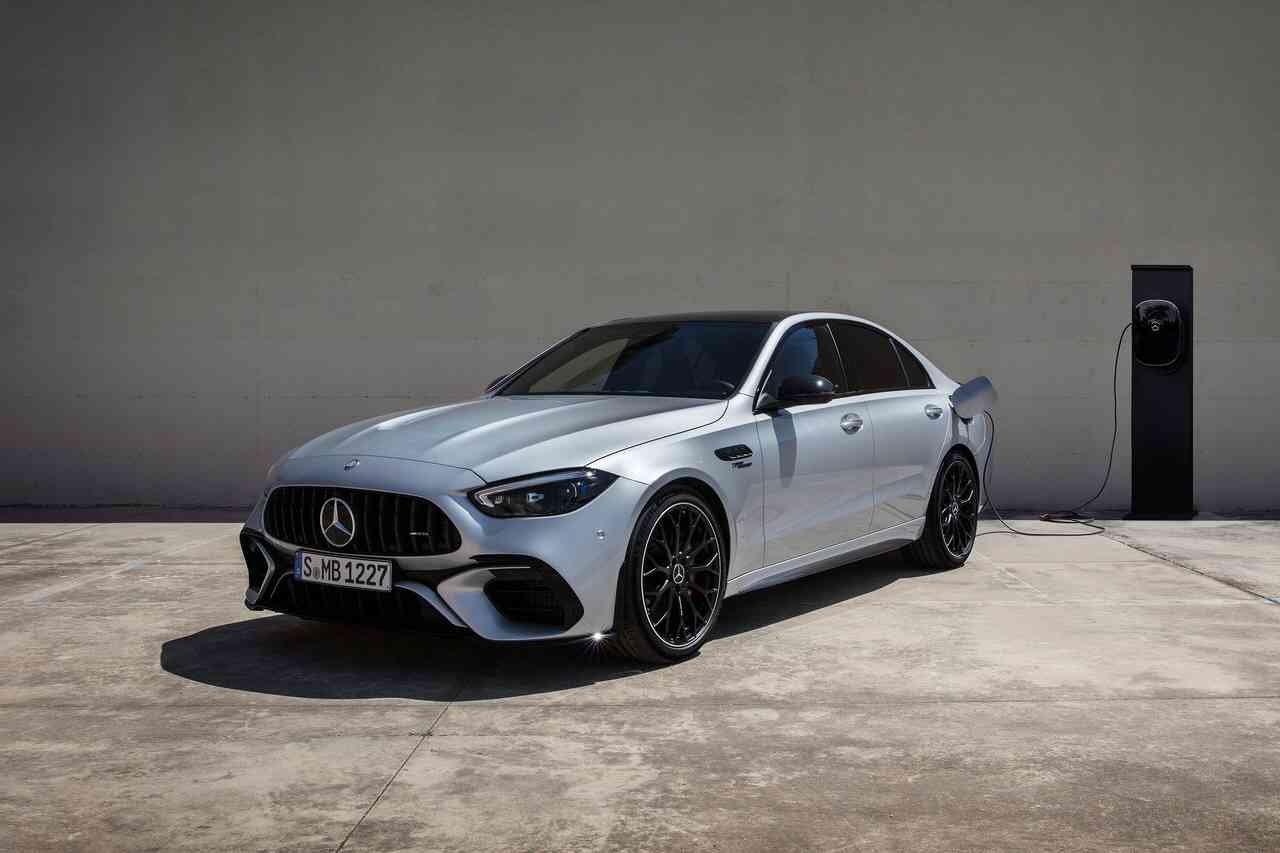 2023 메르세데스 벤츠 AMG C 63 S 퍼포먼스 썸네일