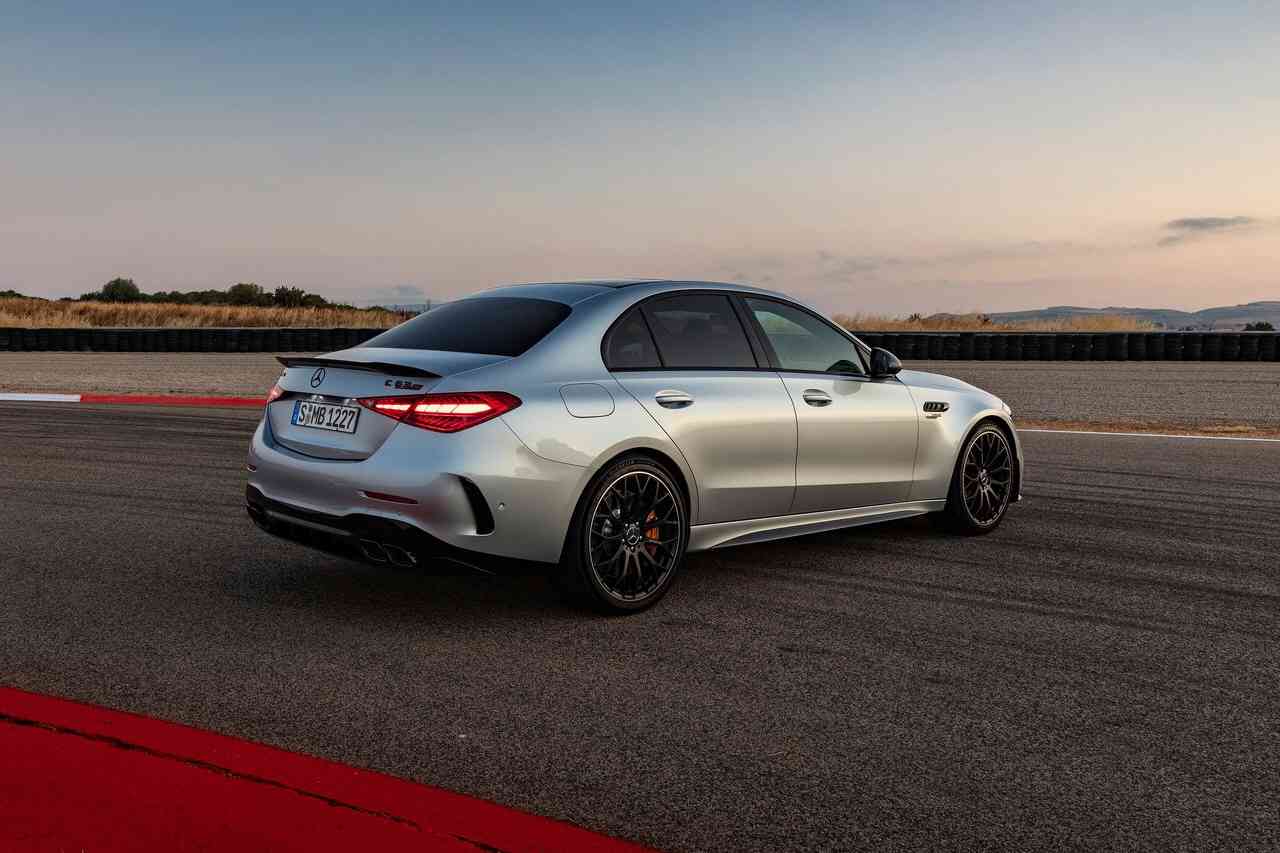 2023 메르세데스 벤츠 AMG C 63 S 퍼포먼스 썸네일