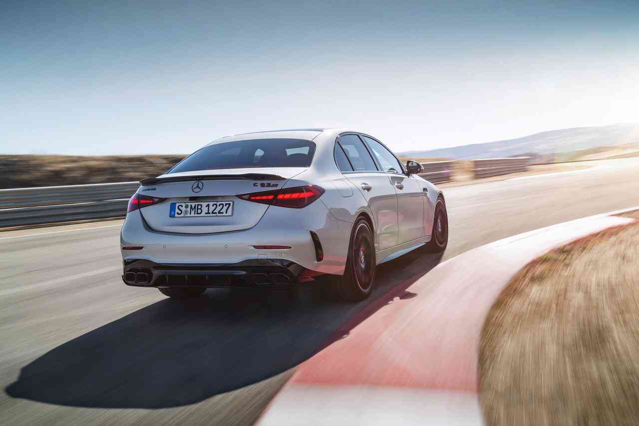 2023 메르세데스 벤츠 AMG C 63 S 퍼포먼스 썸네일