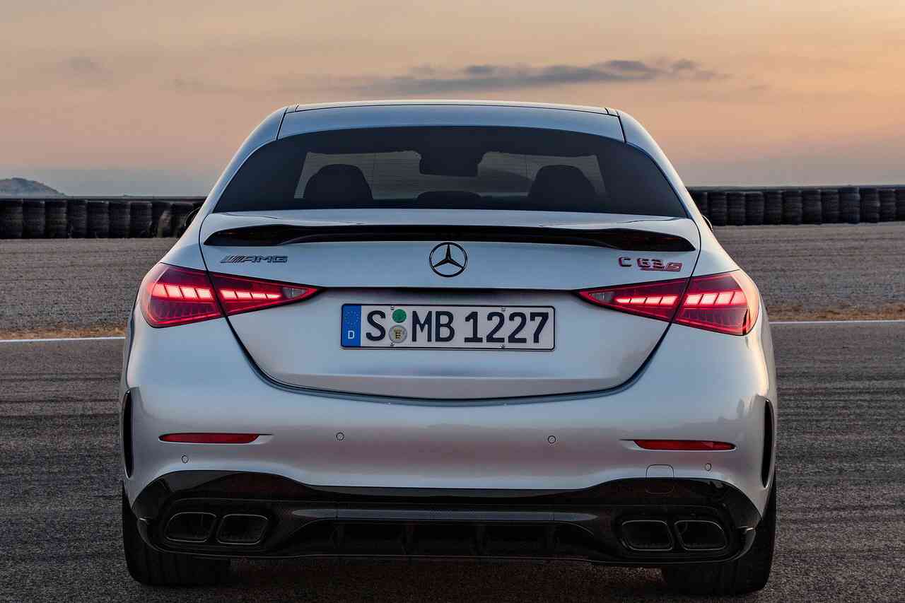 2023 메르세데스 벤츠 AMG C 63 S 퍼포먼스 썸네일