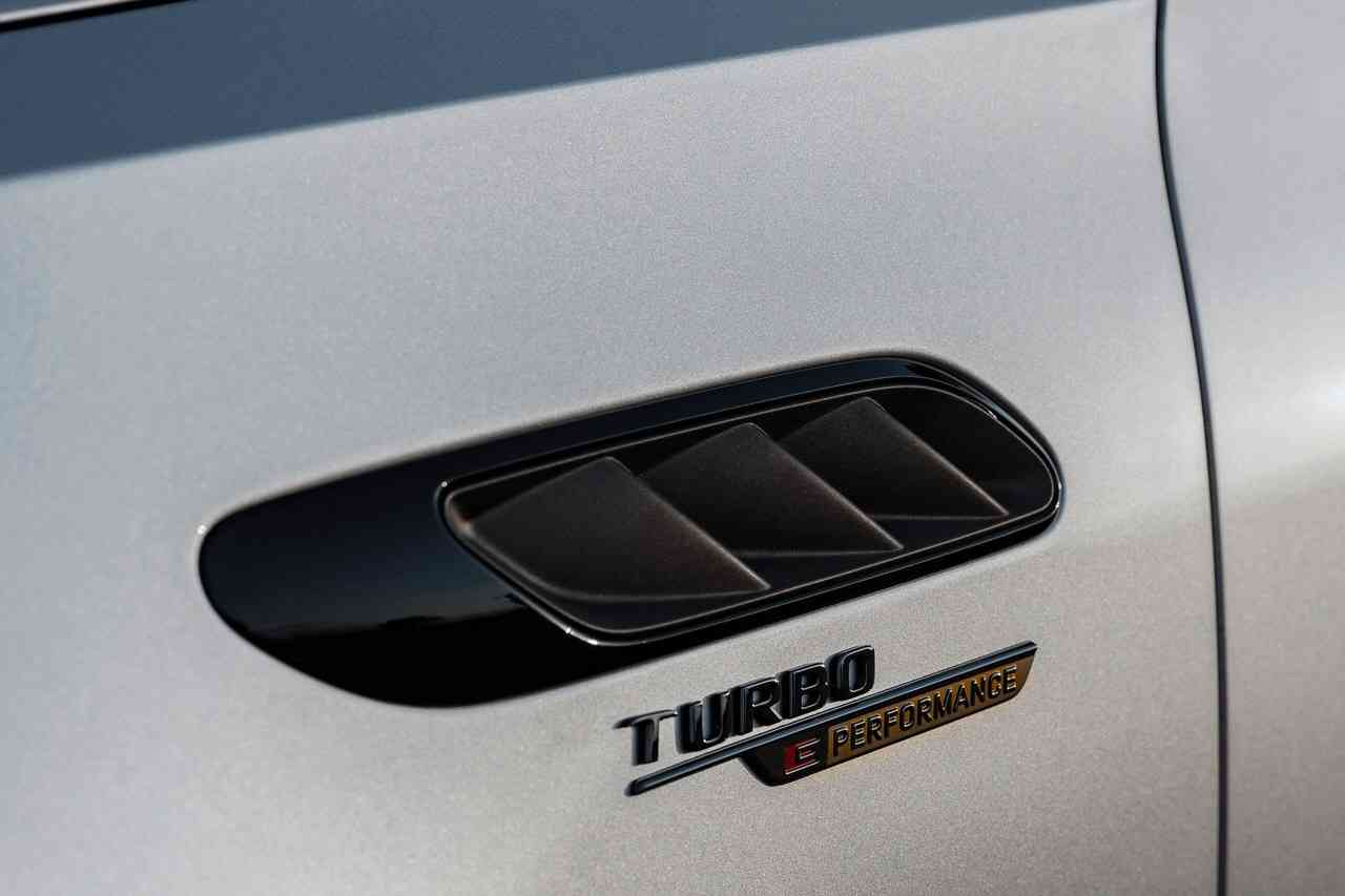 2023 메르세데스 벤츠 AMG C 63 S 퍼포먼스 썸네일
