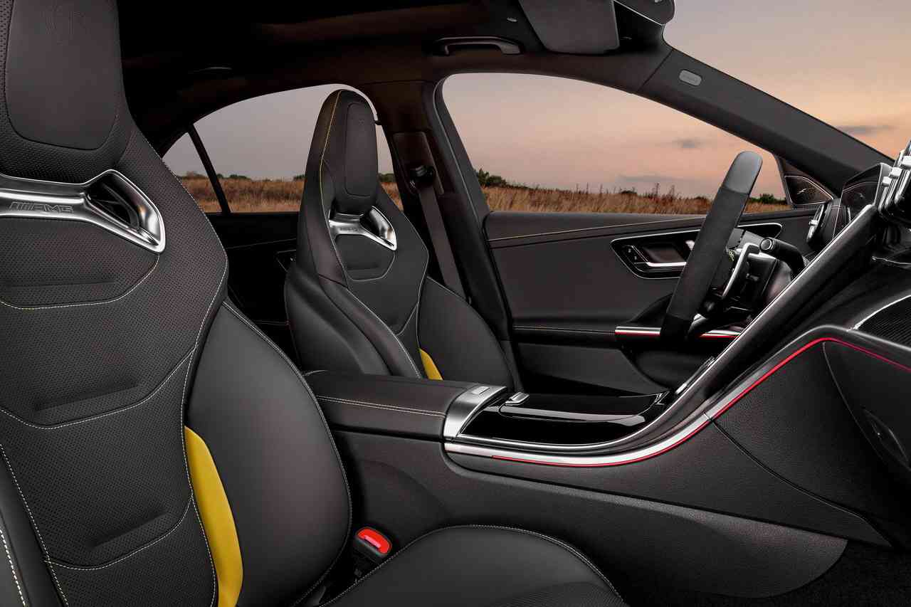2023 메르세데스 벤츠 AMG C 63 S 퍼포먼스 썸네일