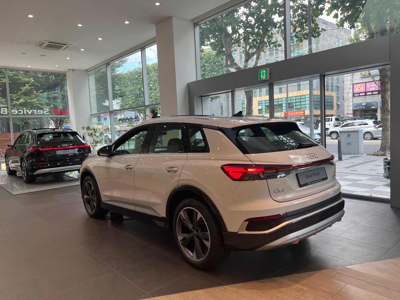 아우디 q4 e-tron 보고 왔어요 썸네일