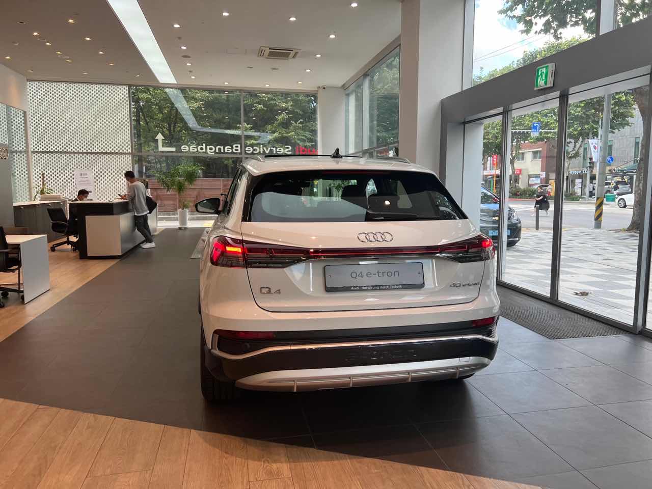 아우디 q4 e-tron 보고 왔어요 썸네일