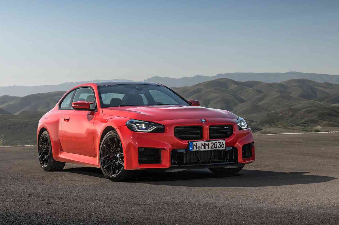BMW의 마지막 순수 내연기관 차, 2023 M2 공개  썸네일