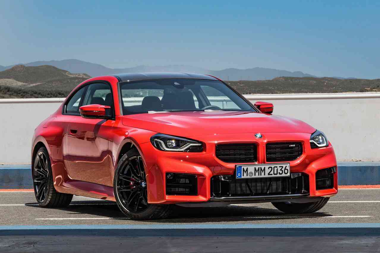 BMW의 마지막 순수 내연기관 차, 2023 M2 공개  썸네일