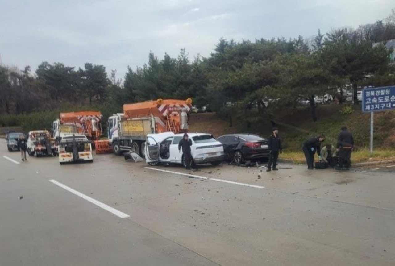 아반떼, 아이오닉 로드 탁송중 사고...  썸네일