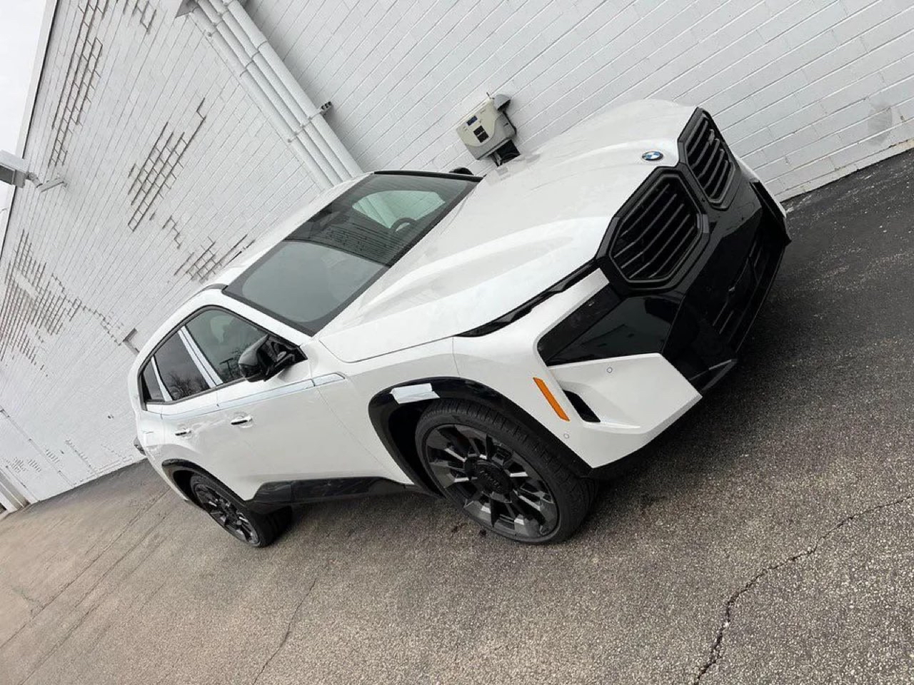 BMW XM 웅장하네요  썸네일