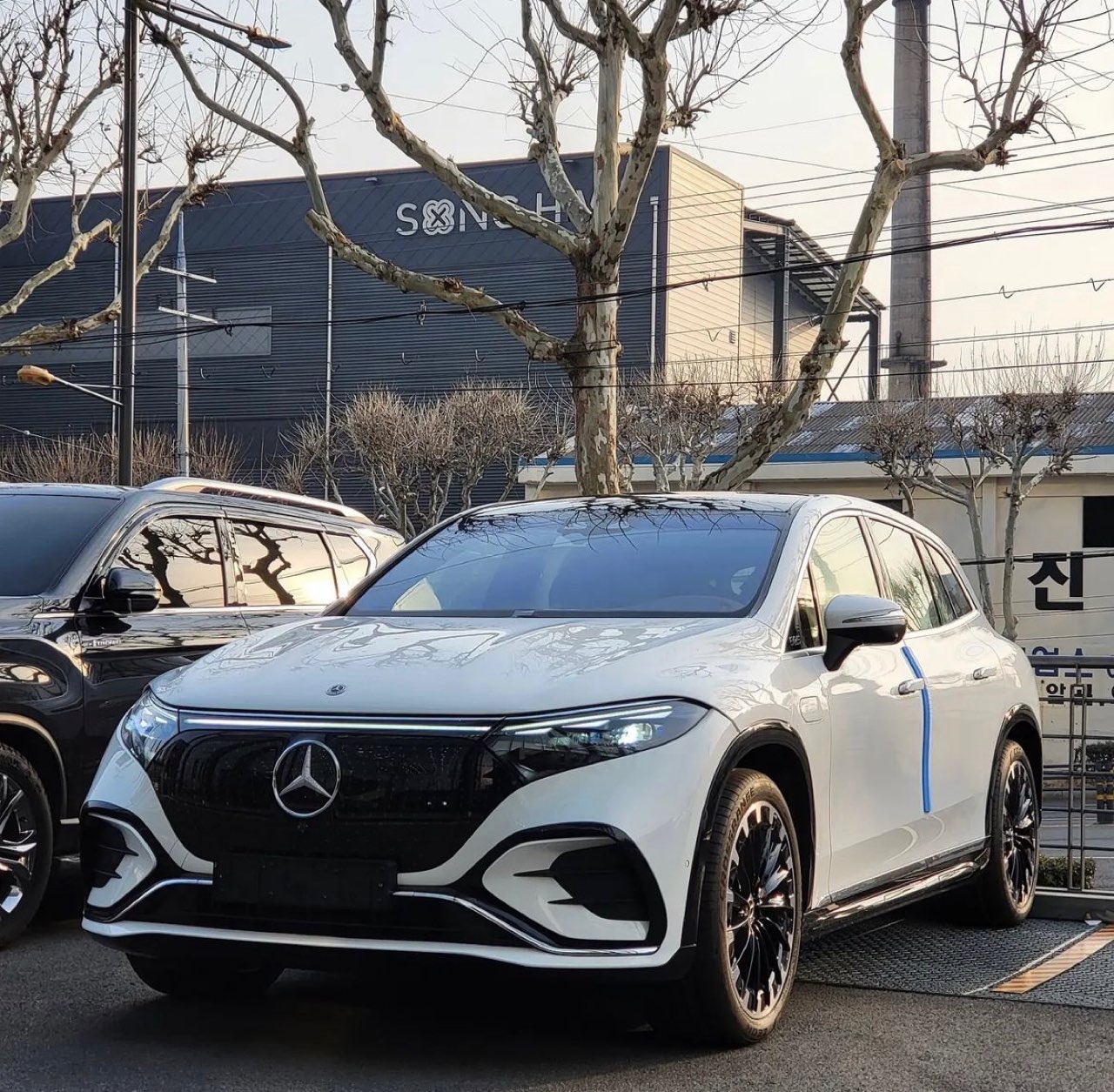 벤츠 EQS SUV 전시장 입고 썸네일