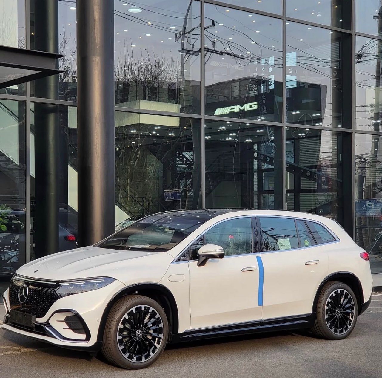 벤츠 EQS SUV 전시장 입고 썸네일