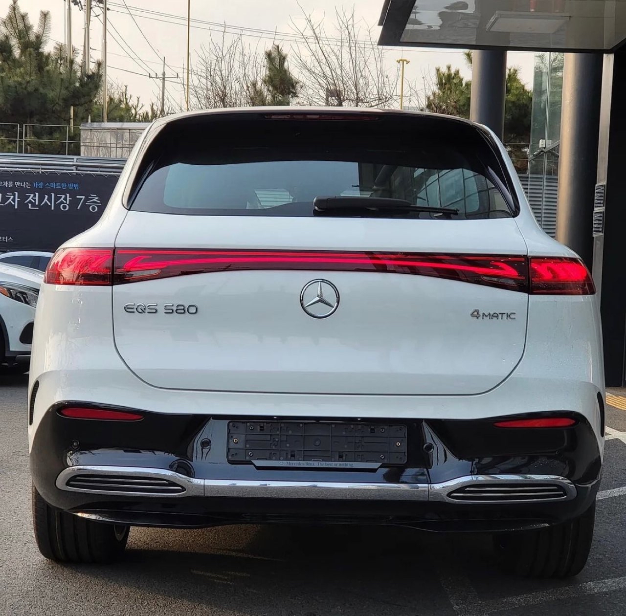 벤츠 EQS SUV 전시장 입고 썸네일