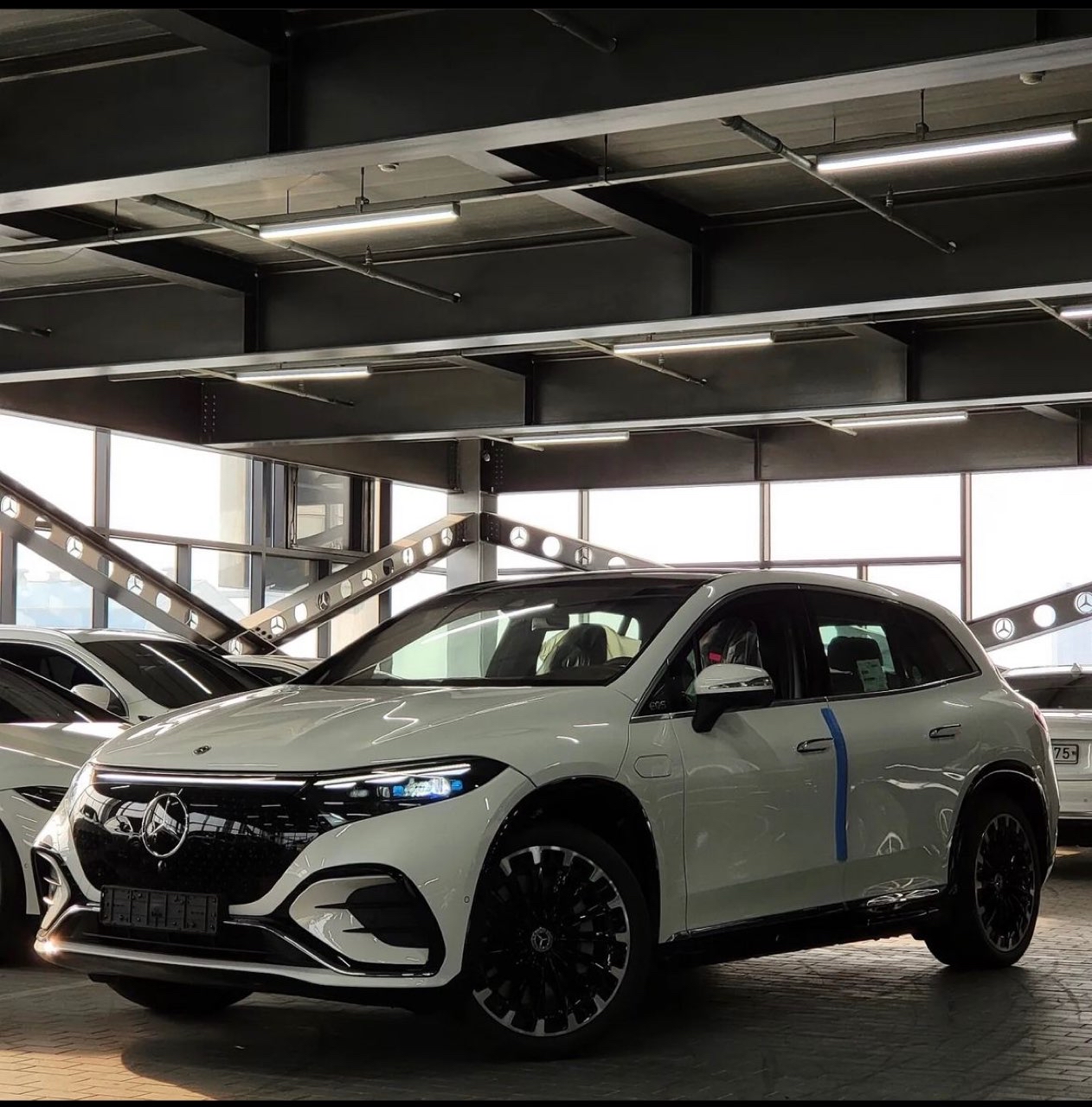 벤츠 EQS SUV 전시장 입고 썸네일