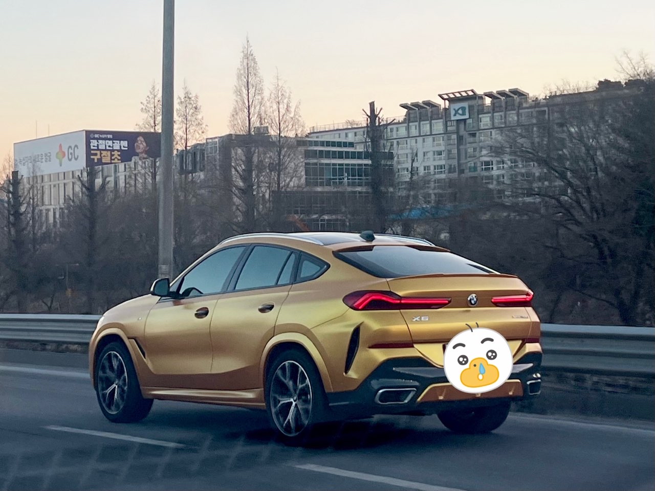 처음보는 BMW X6 컬러 ㅎㅎ 썸네일