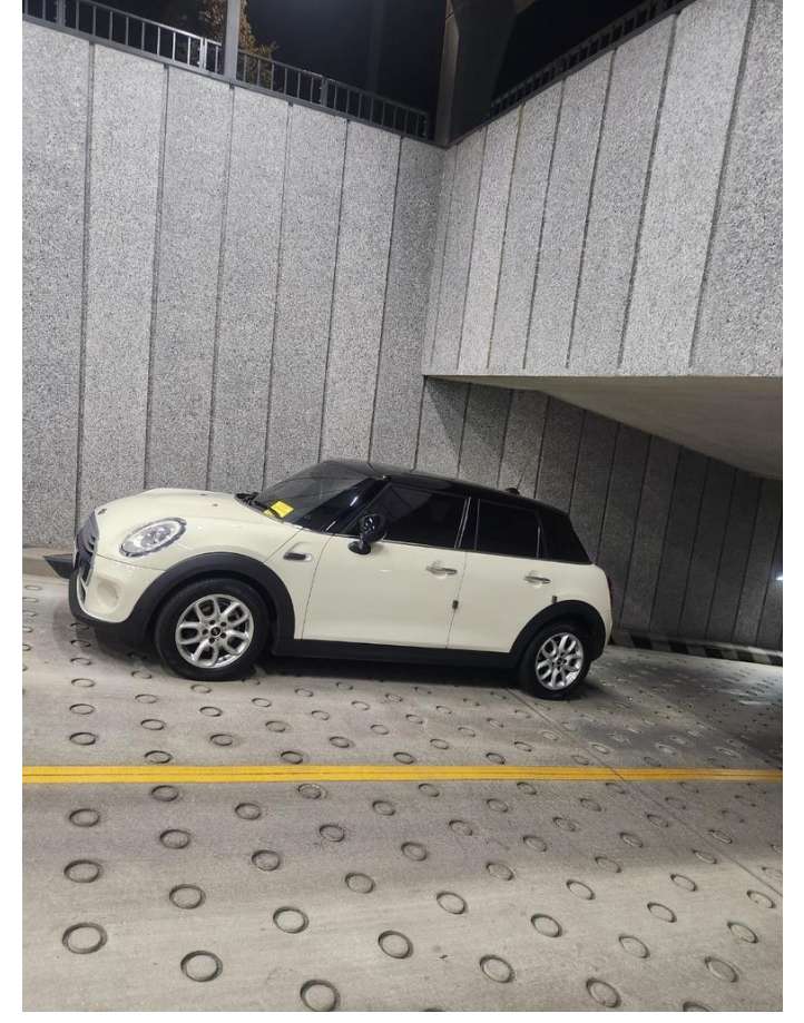 주차장 입구 막은 마이바흐 주차빌런 ㄷㄷ  썸네일