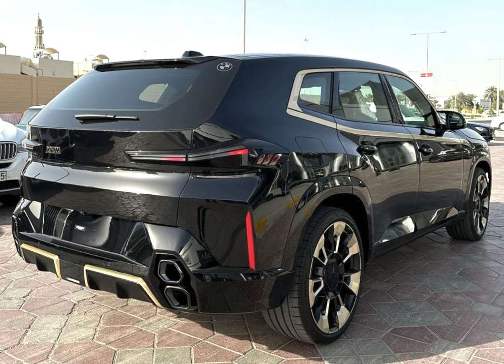 아랍은 BMW XM 출고 시작했나 보네요  썸네일