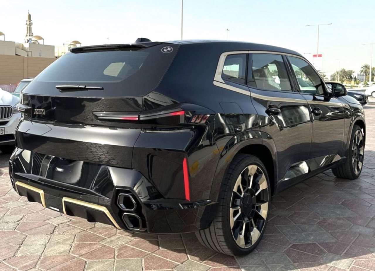 아랍은 BMW XM 출고 시작 하나봅니다  썸네일
