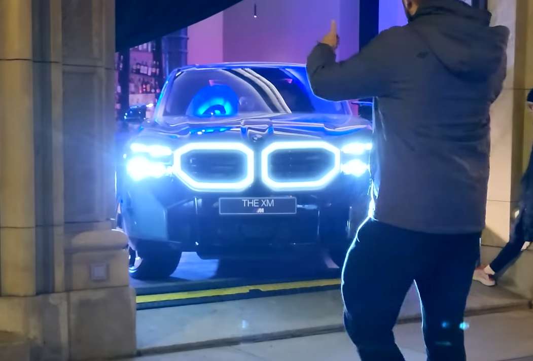 BMW XM 야간 존재감 미쳤네요 ;; 썸네일