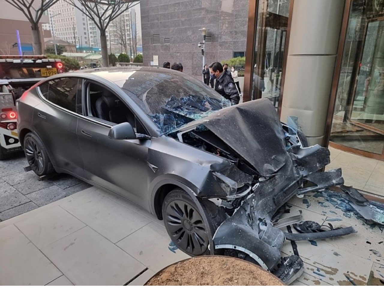 어제 테슬라 급발진 났네요  썸네일